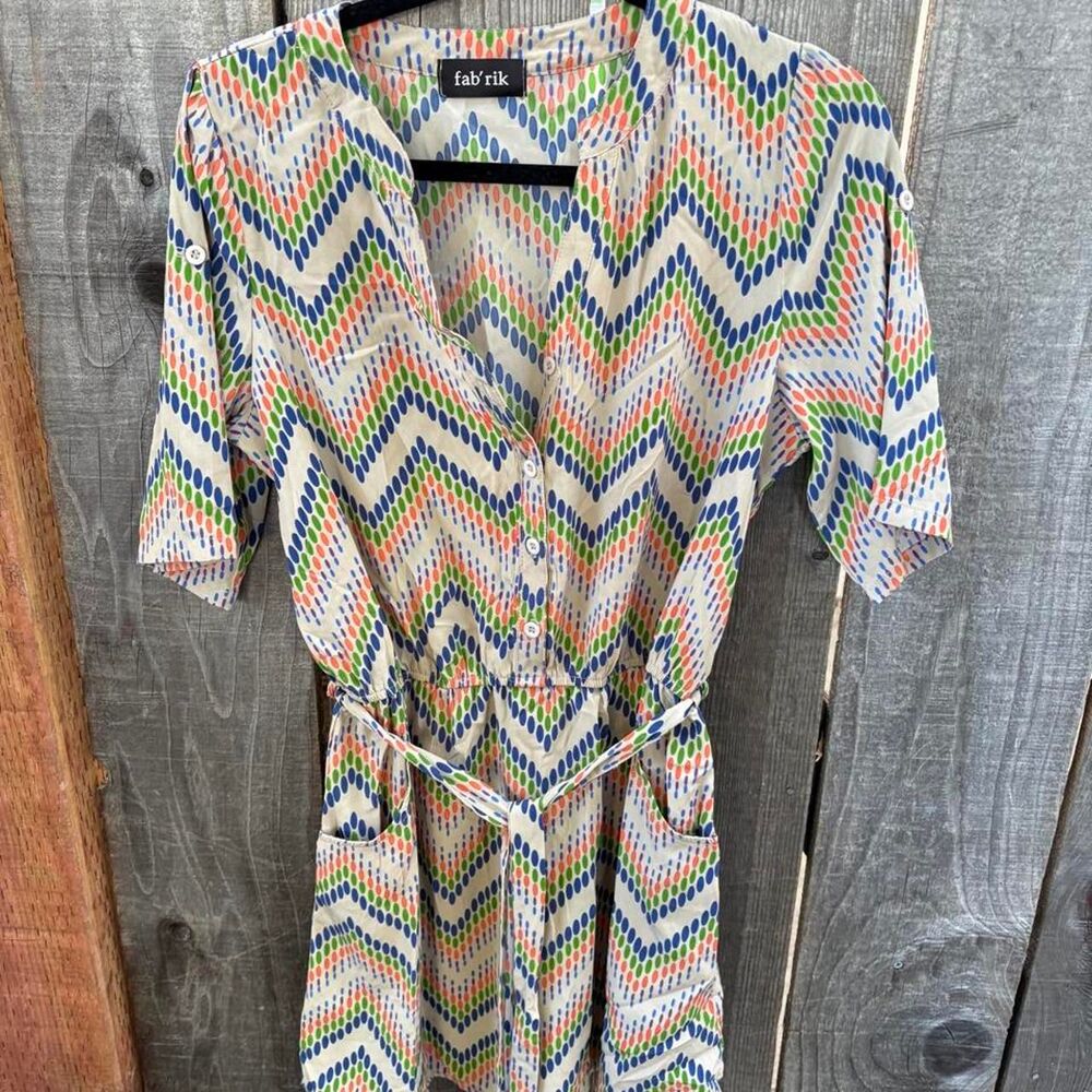 Fab'rik short-sleeve V-neck mini dress with a multicolored chevron pattern
